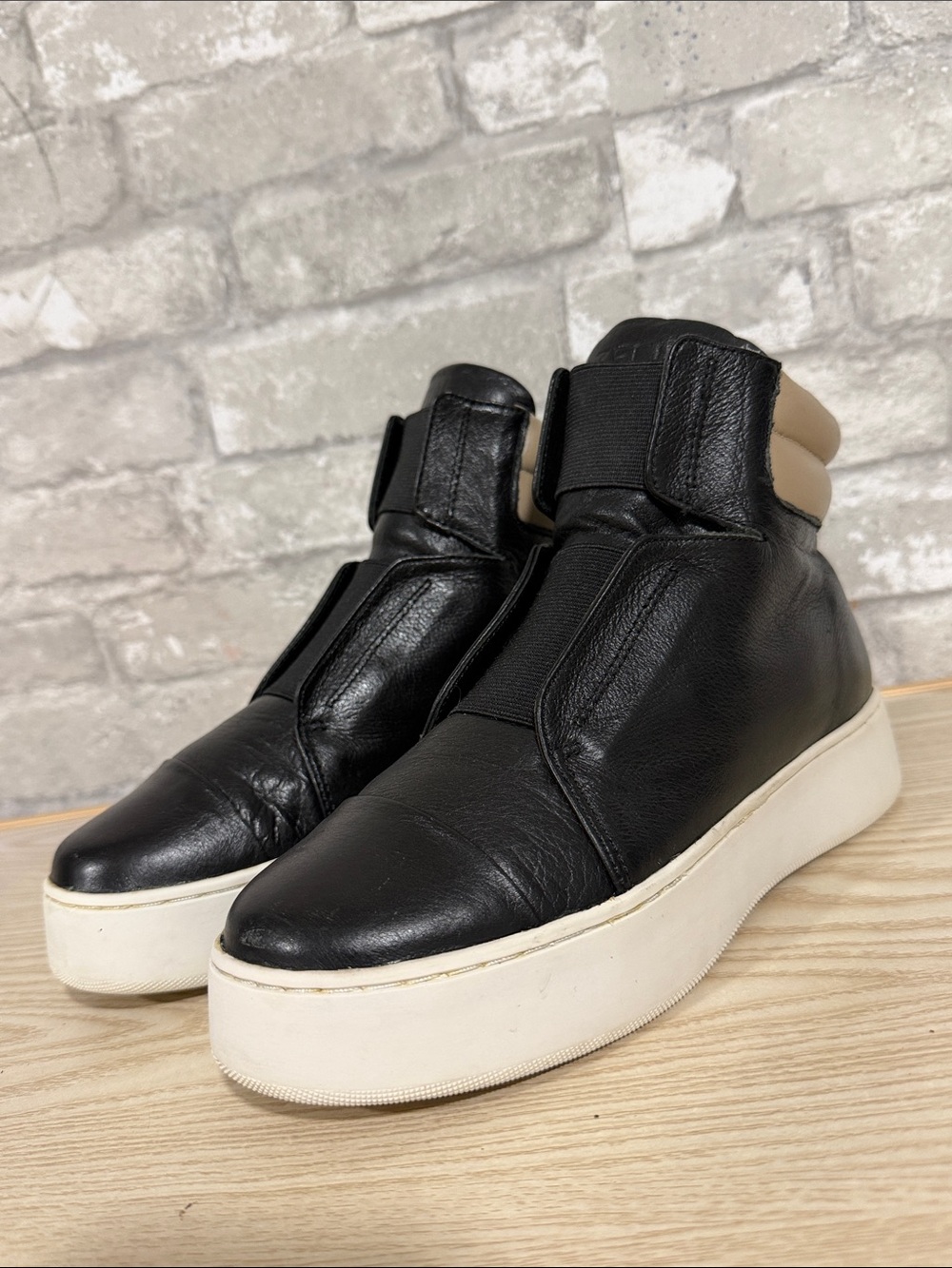 A7EIJE New York High Top Sneakers in Black Leather Women’s 6